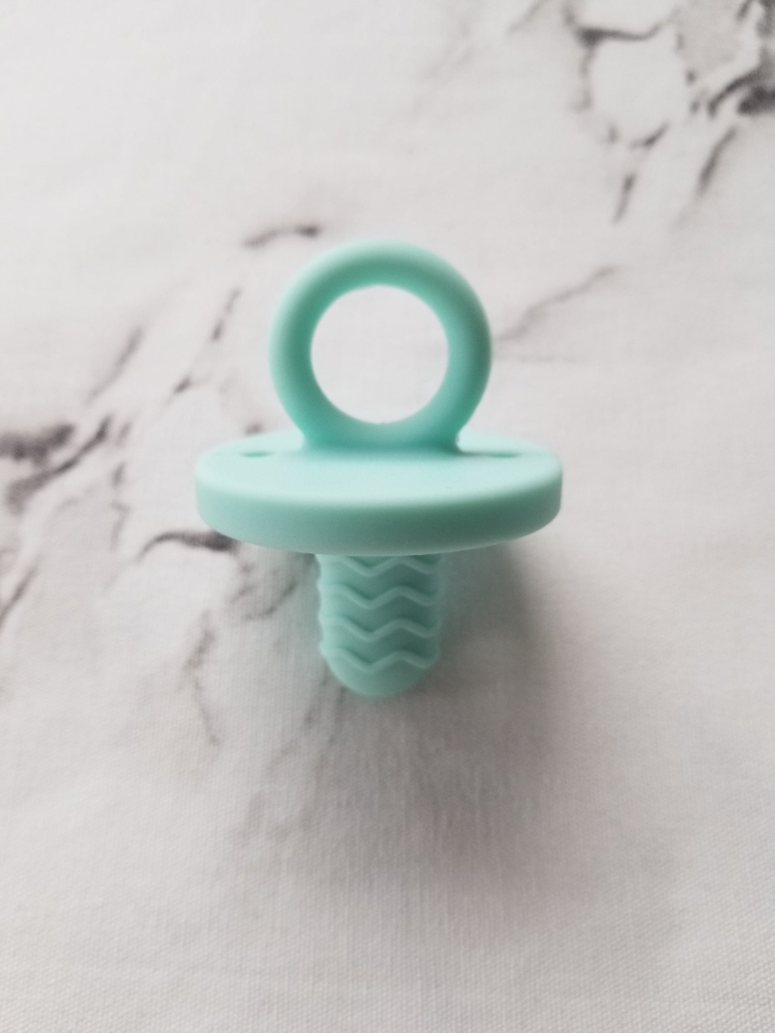 Jouets de dentition internationnaux en silicone – Création Jade -  Attache-suces, jouets de dentition et accessoires pour bébés et enfants